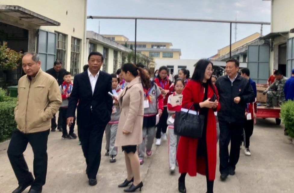 明光市實驗小學部分師生參觀考察明光酒業