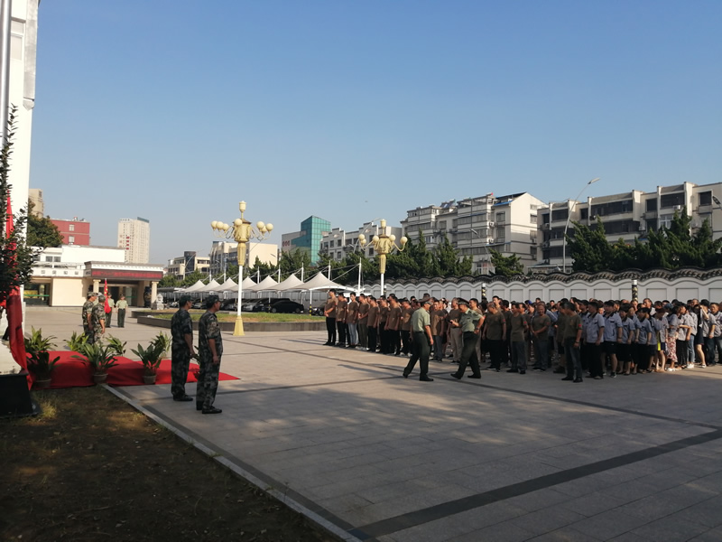 明光酒業(yè)慶祝八一建軍節(jié)升國旗儀式