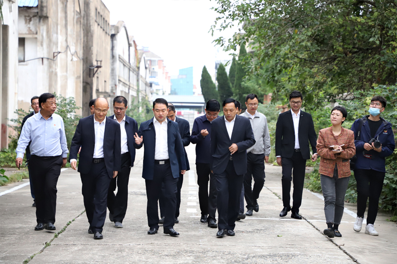 張傳宗到明光酒業(yè)調(diào)研指導(dǎo)工作