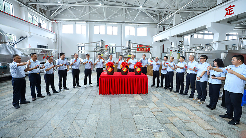 明光酒業(yè)舉行2025年秋季開釀暨釀酒四車間復(fù)產(chǎn)投產(chǎn)儀式
