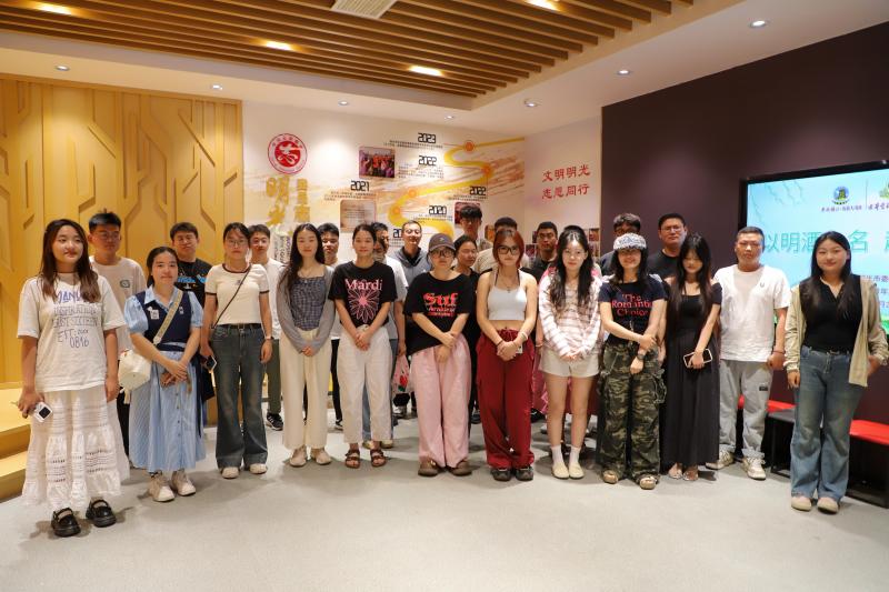 明光酒業(yè)組織青年聯(lián)誼活動(dòng)